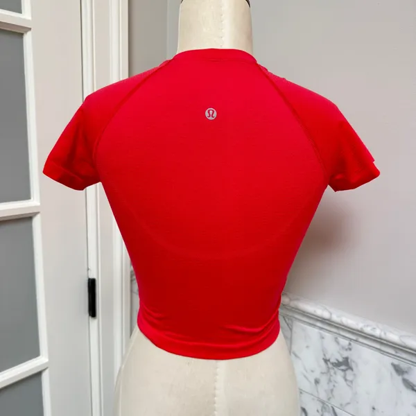 Lululemon Swiftly Tech Cropped Tee Shirt 2.0 Running Yoga Size 4 - Image 2