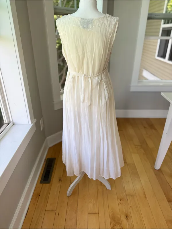 Vintage Diamond Dresses Ivory Floral Embroidered Tie Back Sleeveless Maxi Dress - Image 5