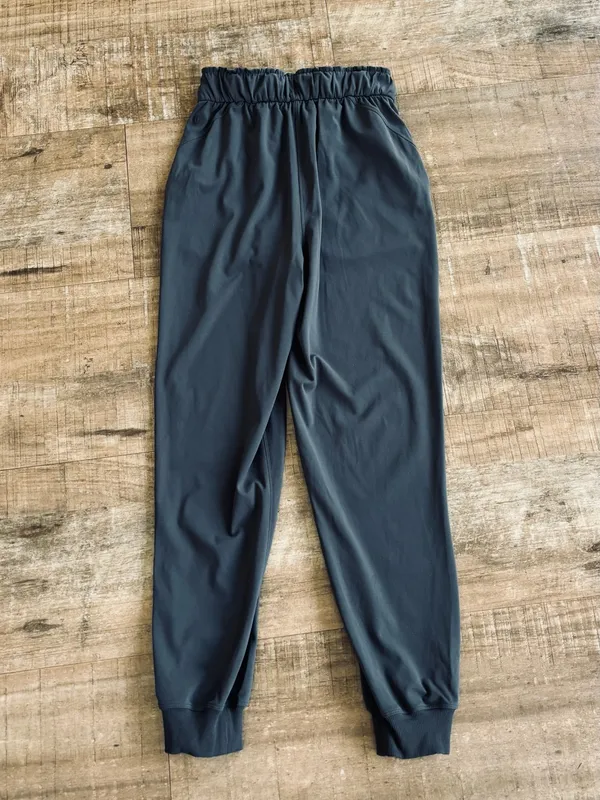 Lululemon Stretch High-Rise Jogger Shorter Length women's size 2 graphite grey - Image 7