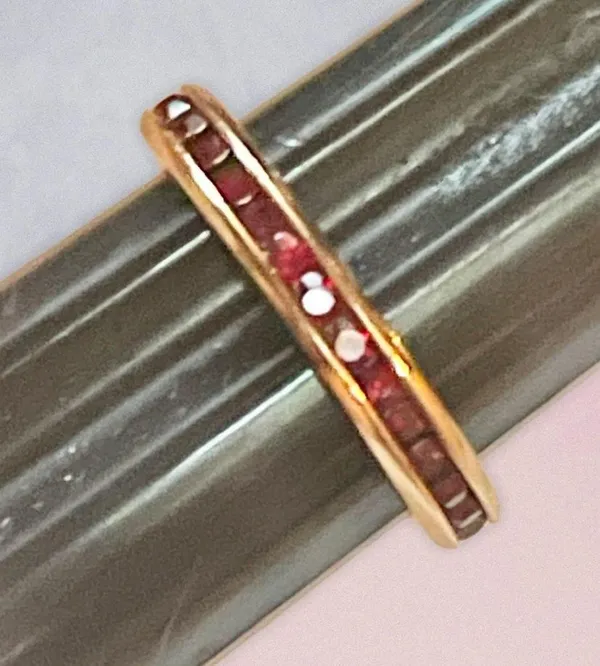 Vintage Avon red stones ring - Image 5