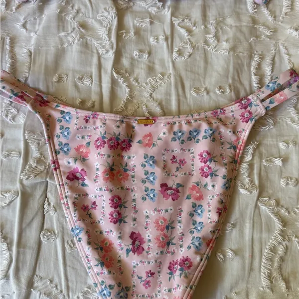 Hollister Size S/M Pink Floral Triangle Bikini Set - Image 10