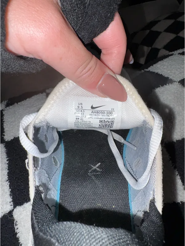 Nike 270 Air Max Shoes - Image 4
