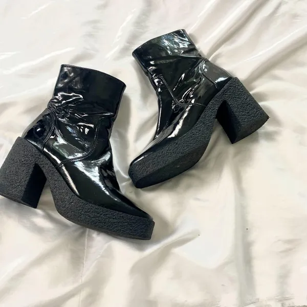 Urban Outfitters (UO) Aria Black Vegan Patent Leather Chunky Heeled Boots US 8 - Image 3