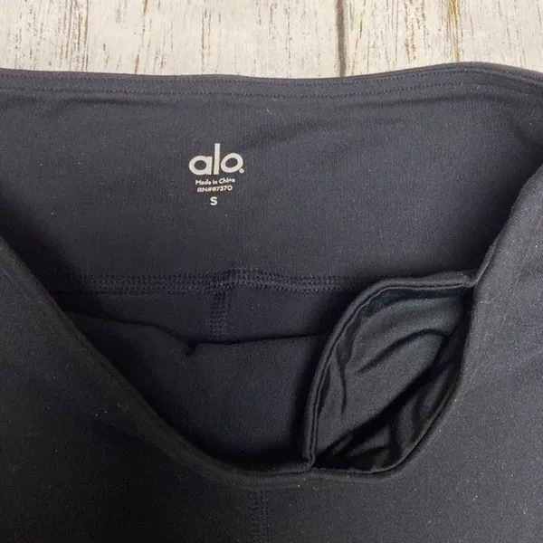 ALO High Waist Goddess Leggings in Black Gloss Stripe Size Small - Image 5