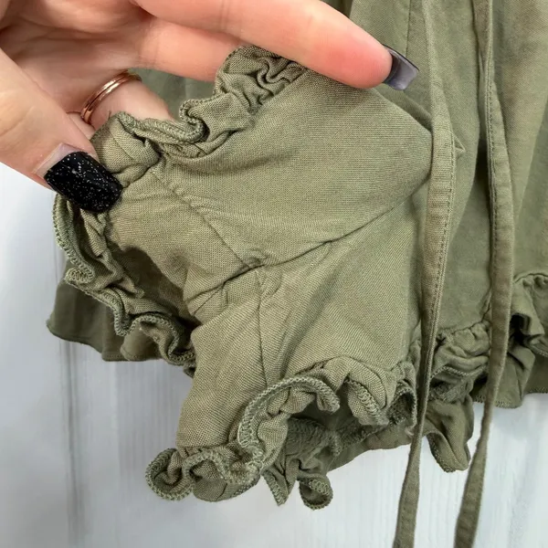 American Eagle green‎ high waisted ruffle hem pull on pocket shorts casual XS - Image 3