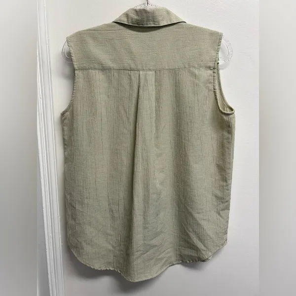 Light Green Sleeveless Button - Image 3