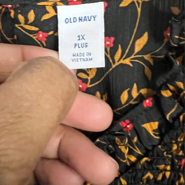 OLD NAVY Women's Black Floral Ruffle Flutter Sleeve Smocked Top - Size 1x - Image 2