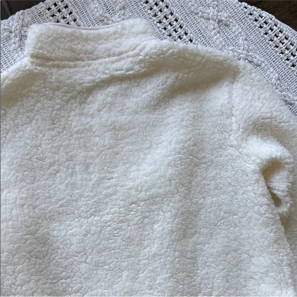 Wallflower Cozy White Sherpa Half - Image 4