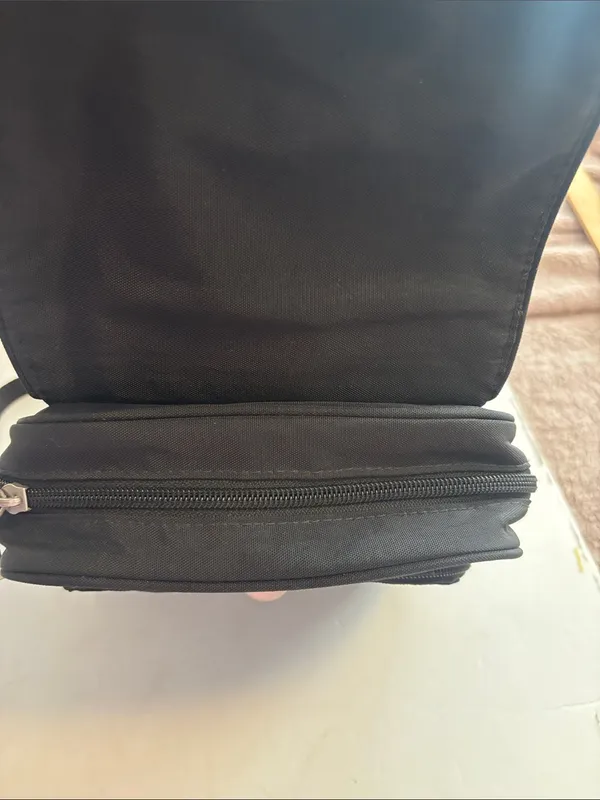 Baggallini Black Nylon Crossbody Lots Of Compartments Adjustable Strap Preloved - Image 4