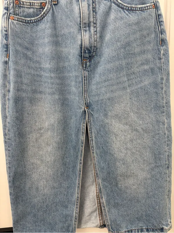 Aritzia denim forum the ‘90s halle denim skirt midi - Image 2