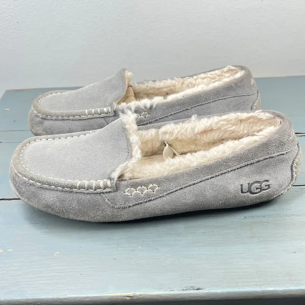 UGG Ansley Light Grey Suede Sheepskin Lined Moccasin Slippers Womens 10 - Image 4