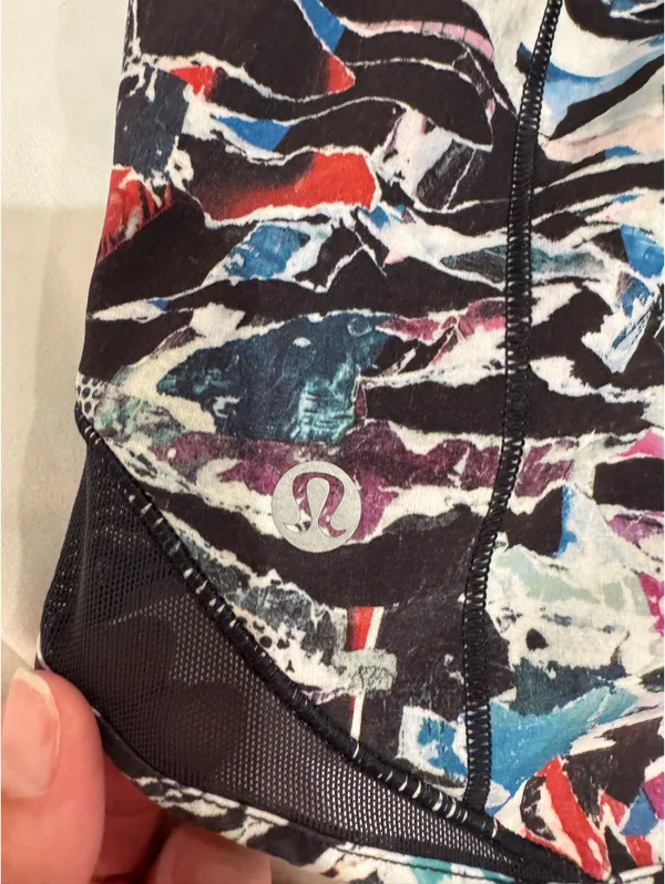 Lululemon Shorts Hotty Hot 2.5" - Image 3