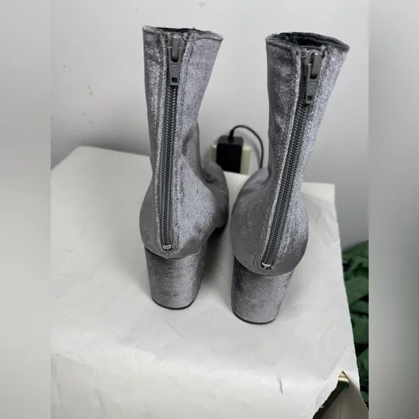 Free People Cecile Ankle Boot in Silver Grey Velvet Sz 9.5 - Image 11