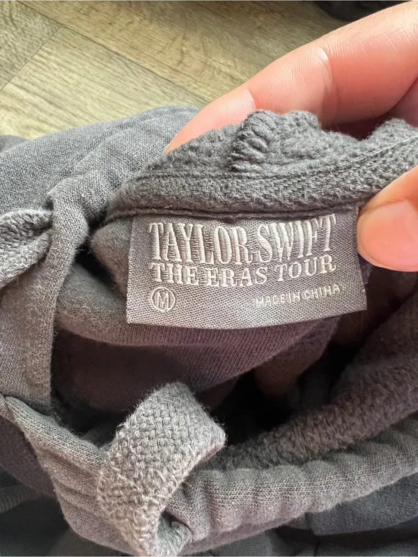 Taylor swift eras tour hoodie M - Image 11