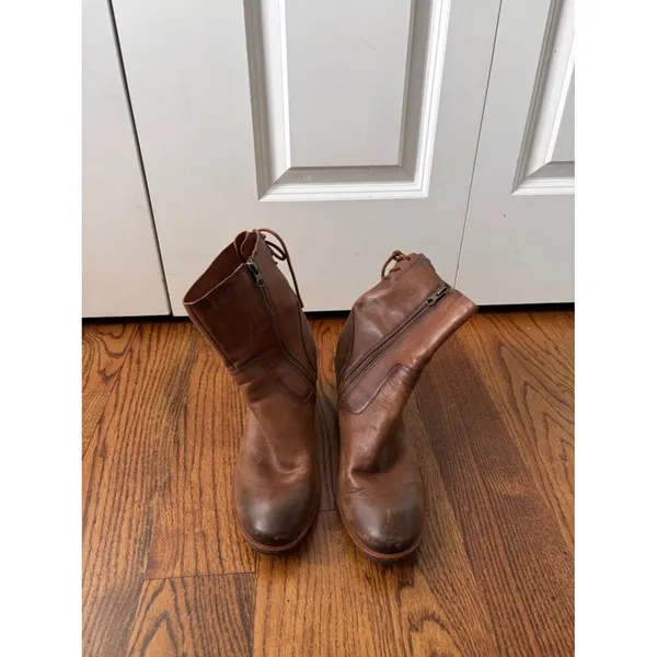 Korks Brown Leather Ankle Boots Size 9.5 - Image 2
