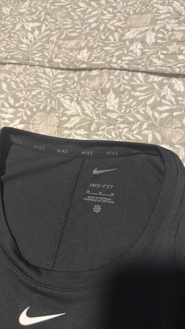 Nike Black Cropped Dri-Fit Top - Image 5