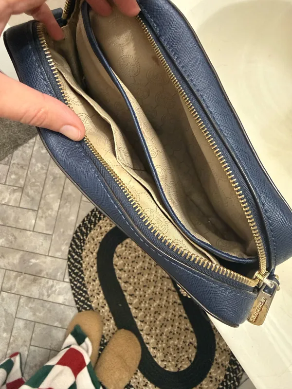 Michael Kors Purse Crossbody - Image 5