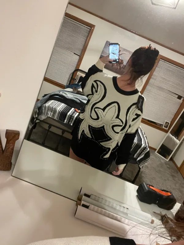 Boutique Sweater Multiple Size L - Image 5
