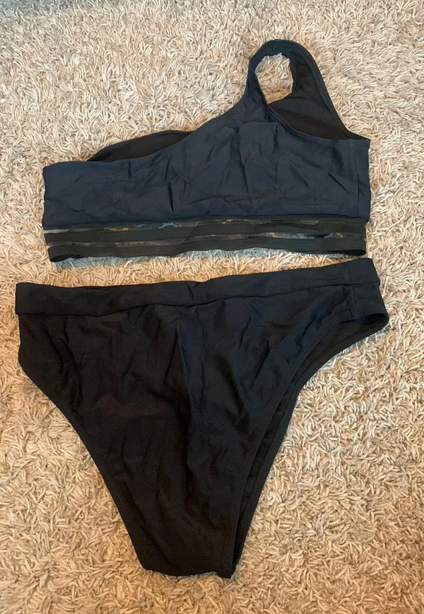 Bathing Suit Set Size L - Image 3