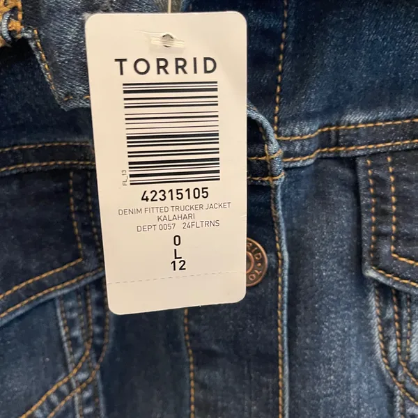 Torrid Denim Fitted Trucker Jacket Kalahari Wash Blue Jean 0 L 12 Western‎ NWT - Image 3