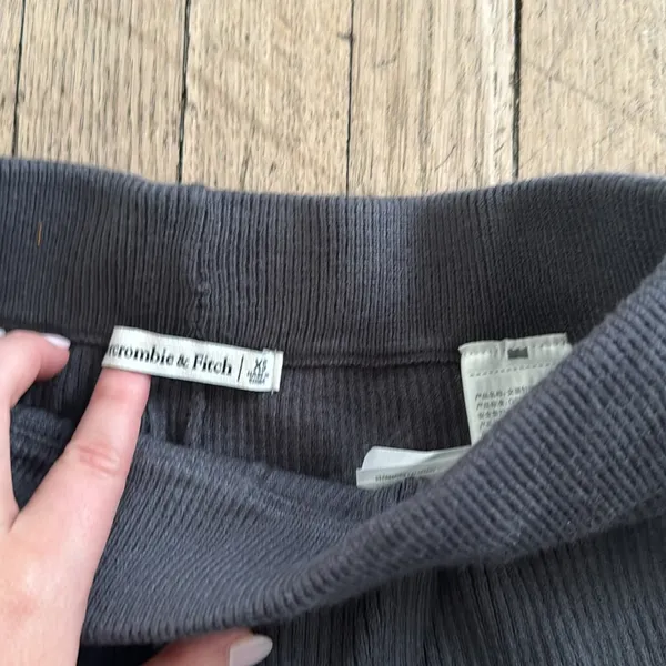 Abercrombie & Fitch Shorts - Image 3