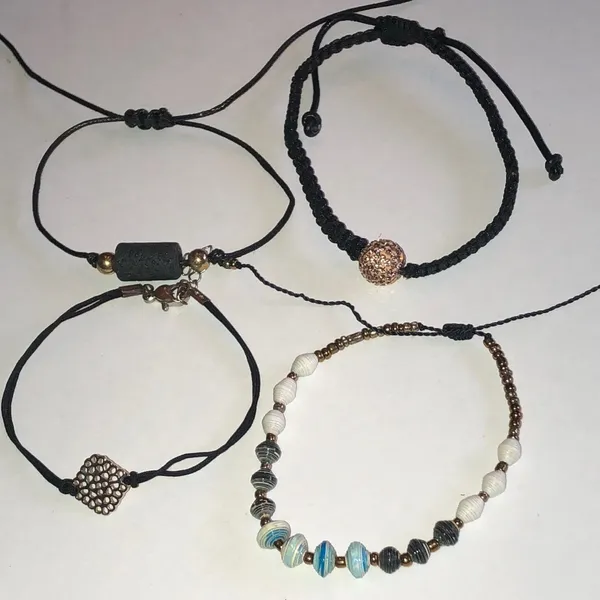 Elegant Black and Gold Tone Paper Beaded Rhinestone Bracelet Set - Image 4