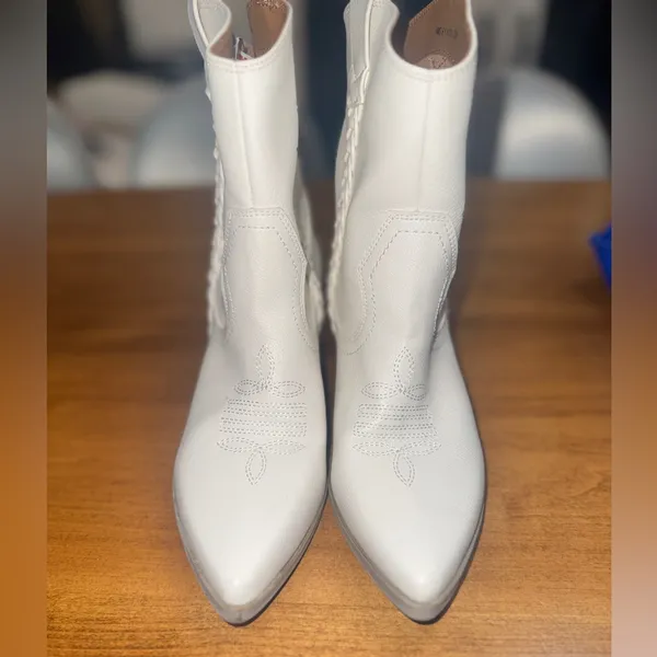 Dolce Vita Koolson White Western Ankle Booties Pointed Toe Leather Stacked heel - Image 3
