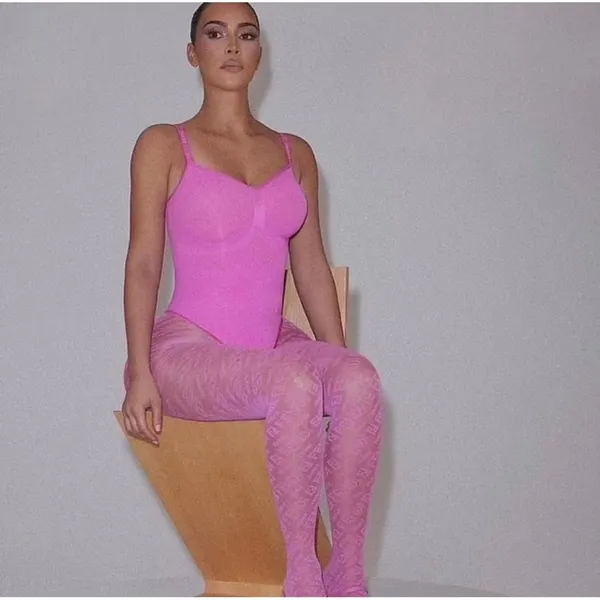 SKIMS SCULPTING BODYSUIT W SNAPS Neon Orchid S/M New without box - Image 4