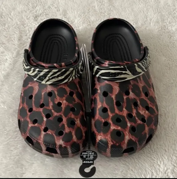 Crocs (NWT) Classic Animal Remix Clogs in Black Multi Animal, Size: 7 - Image 2