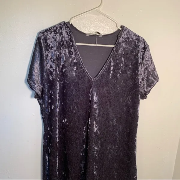 Molly & Erica Women's Crushed Velvet Dress Midi V-Neck‎ Short Sleeve Gray Purple - Image 2