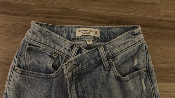 Abercrombie Jeans - Image 2