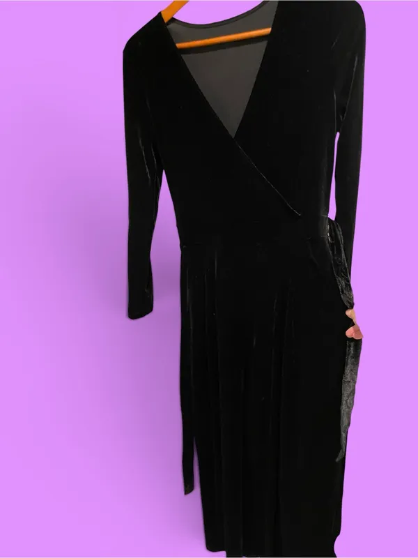 Cute NWT Halara black velvet faux wrap wide leg jumpsuit pockets stretchy active - Image 2