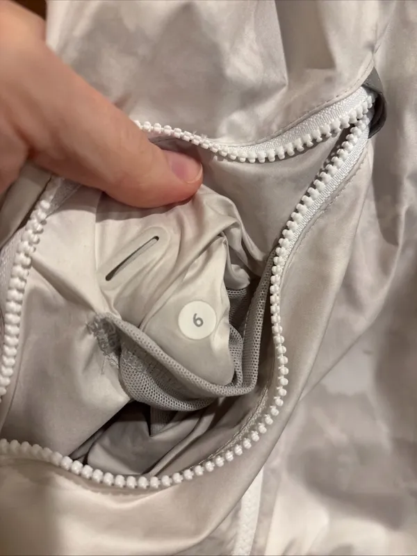 Lululemon Pack It In Miss Misty Jacket II size 6 light‎ grey white cloud print - Image 3