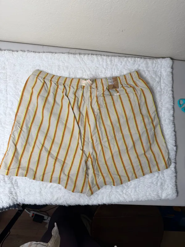 Prana men’s shorts a/ pockets, adjustable waist, and swim ready - Image 2