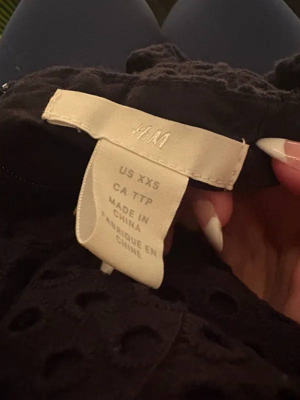 Black eyelet puff sleeve dress - Image 3