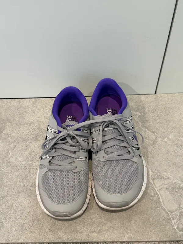 Nike Women's Gray Running Sneakers with Purple Lining - Image 2