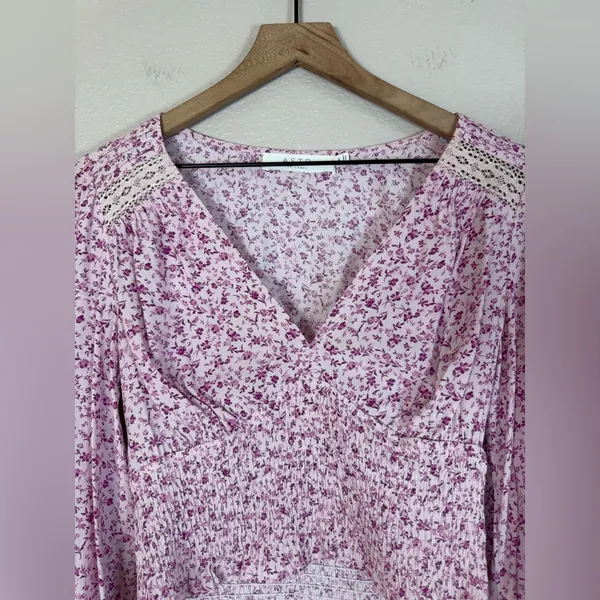 Astr The Label Pink Fuchsia Floral Smocked Lace Blouse size Medium $88 - Image 5