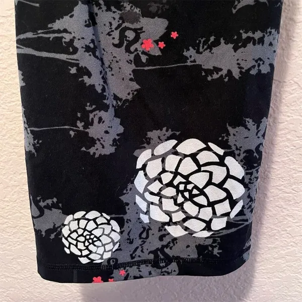 Lululemon Women’s Floral‎ Print Yoga Workout Tank Top Black Size Medium​ - Image 5