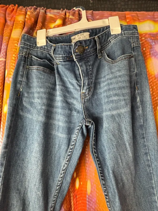 Free People✨ Frayed Hem Jeans - Image 3