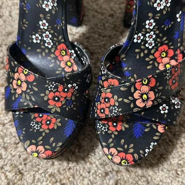 Nine West Funkyo Floral Print Platform Heels - Image 2