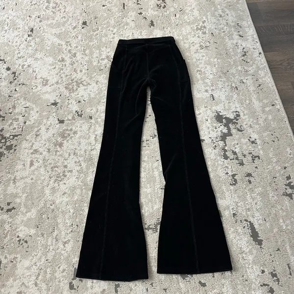Alo Micro Corduroy High-Waist Winter Break Flare Pants Size XXS in Black - Image 4