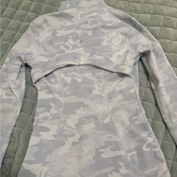 Women's Lululemon Jacket - Image 3