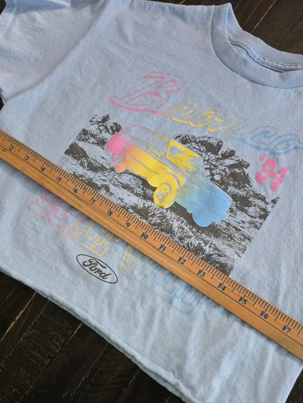Vintage `94 Ford Bronco Built Wild Graphic T-Shirt Women's Cropped Medium Blue - Image 4