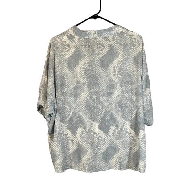 Olivaceous Blue & White Print Button Down Knot Front Blouse Women Sz M - Image 2