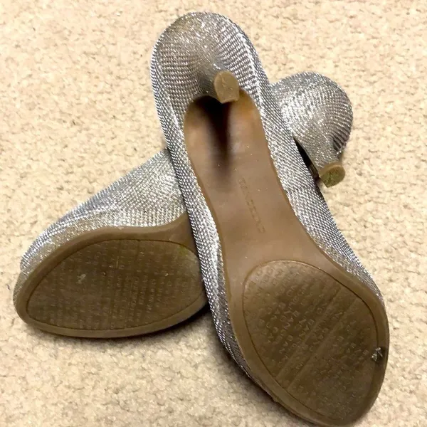 Bandolino Heels Size 7 1/2 Gold Metallic - Image 4