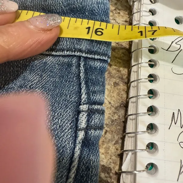 KanCan Medium Wash Cropped Jeans Blue Size 30 - Image 6