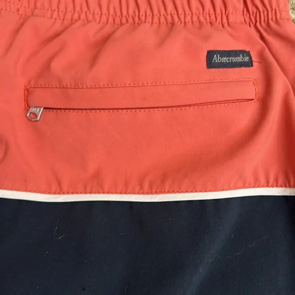 Abercrombie and Fitch Men’s swim suit navy and coral 5 inch looks new - Image 4
