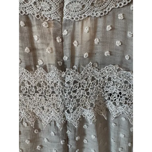 POL Grey Swiss Dot Lace Crochet Sleeveless Ruffle High Neck Boho Blouse Medium - Image 8