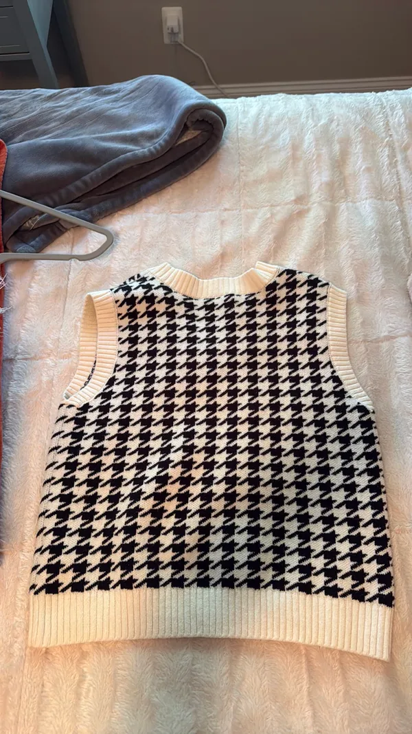 Hollister Sweater Vest - Image 2