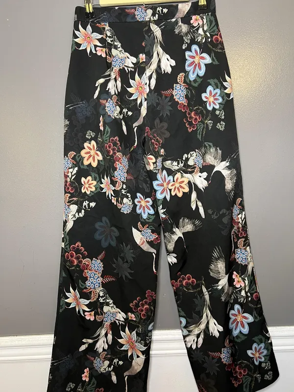 H&M Pants Womens 8 Black Floral Bird Print Wide Leg Crepe Stretch Dress Pants - Image 4